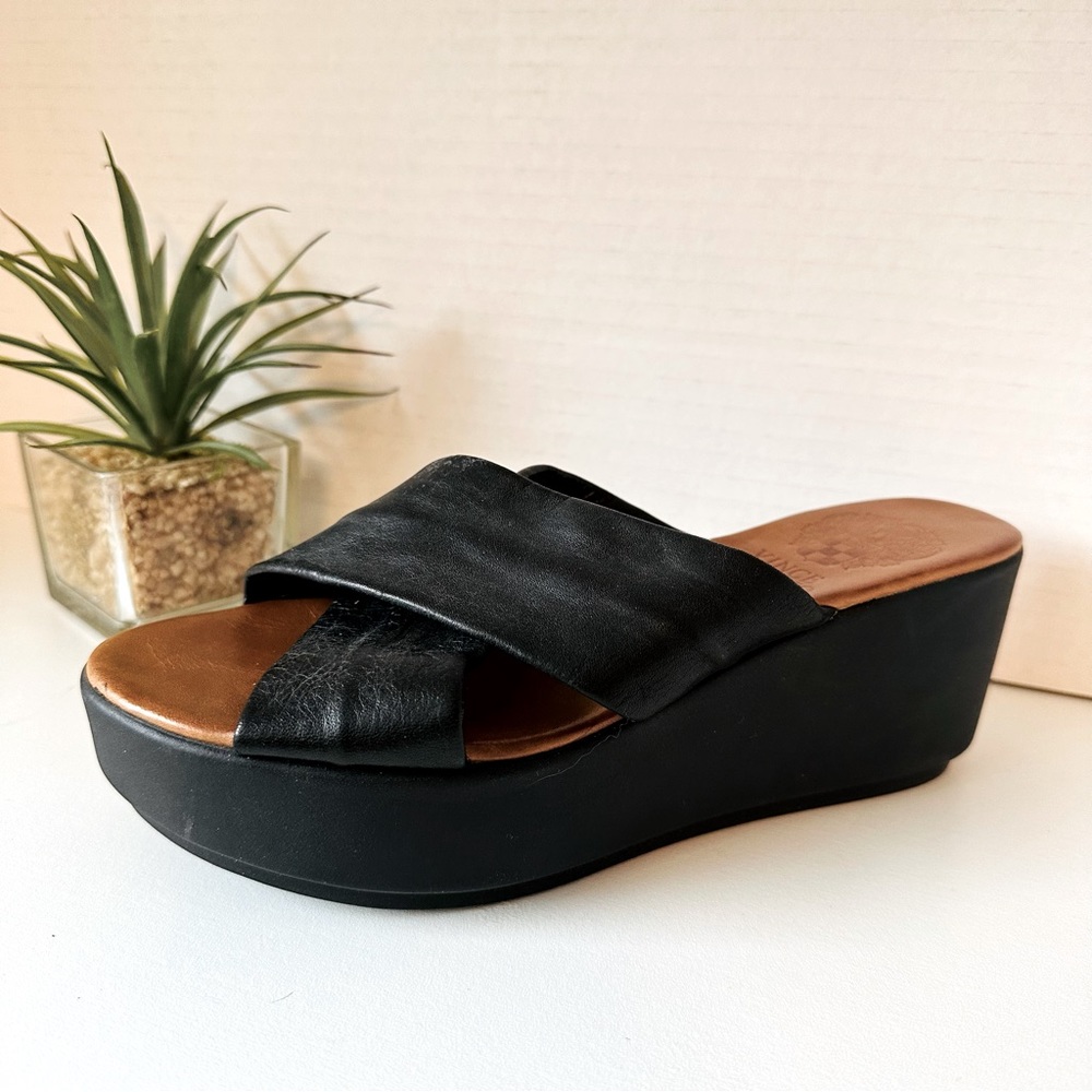 VINCE CAMUTO Black Leather Platform Slides Sandals